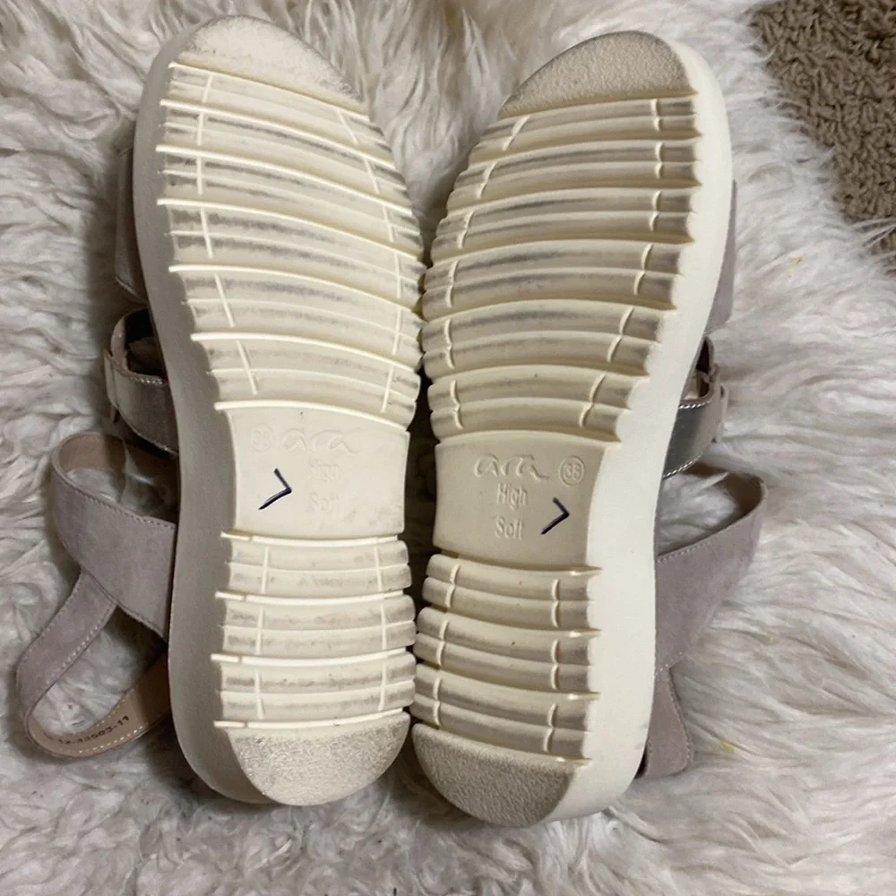 Ara Bayview Triple‎ Adjustable Wedge Sandal Platinum / Sand / Metallic Leather 8